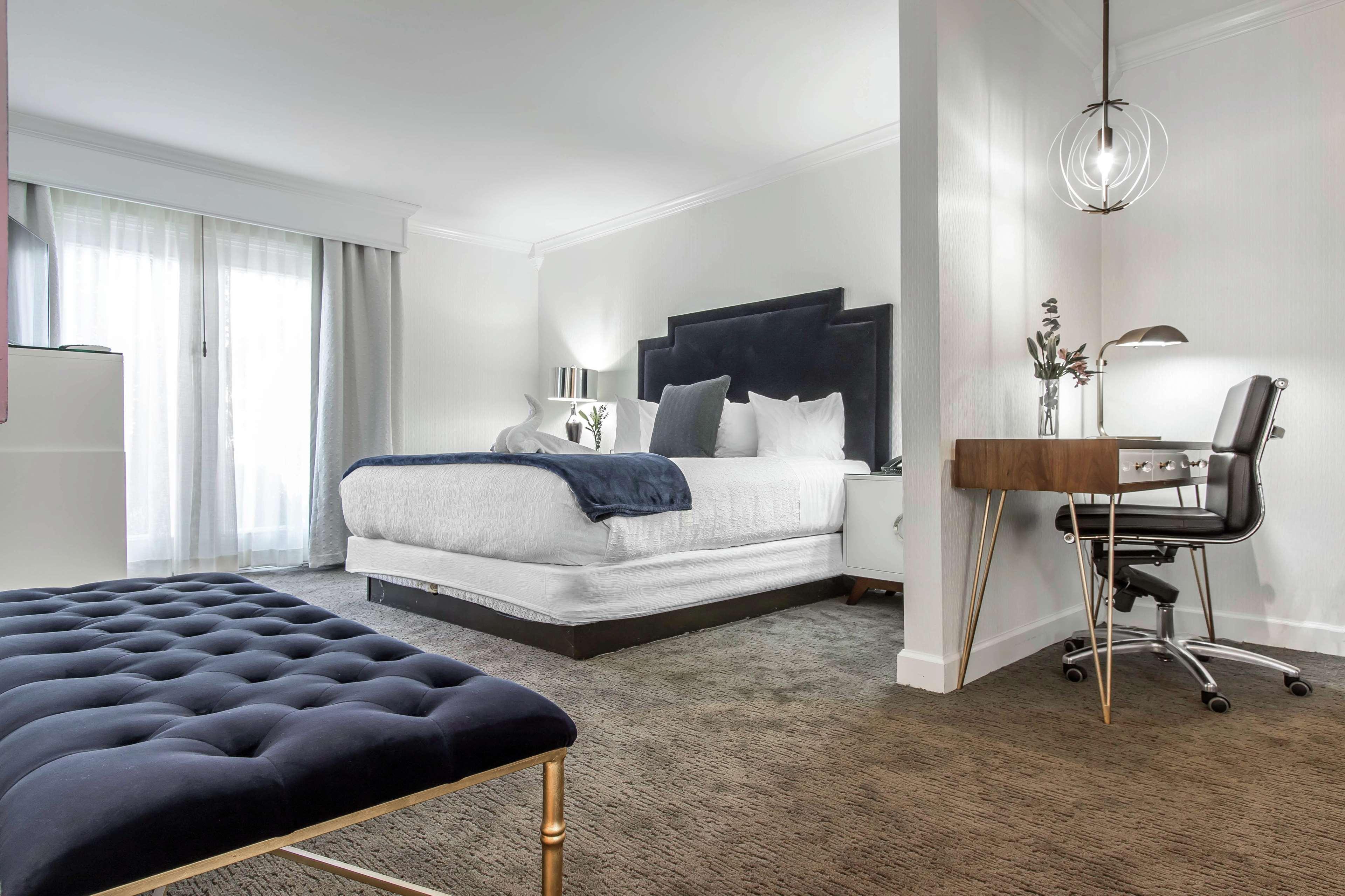 The Burgundy Hotel, Tapestry Collection By Hilton Литл-Рок Экстерьер фото